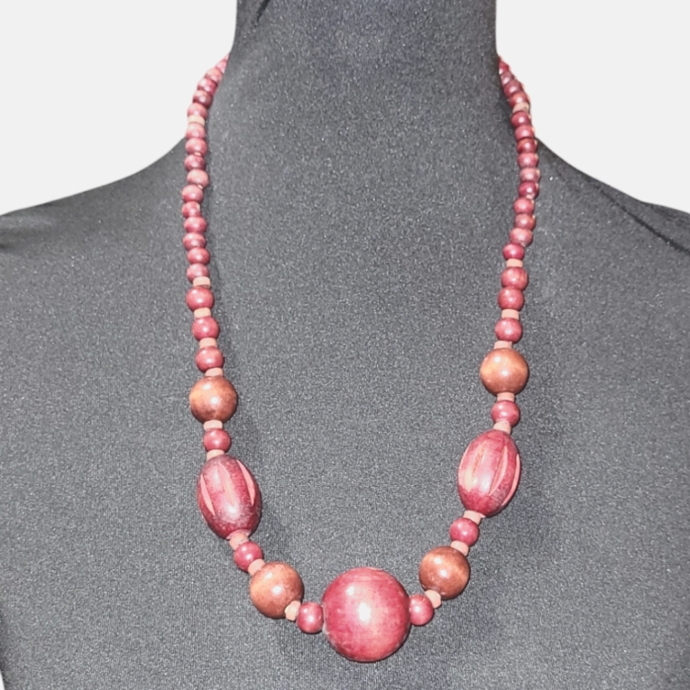 Red ombre beaded pull-over necklace